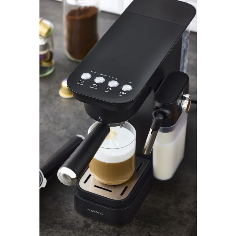 Espressomaskin m/mj&ouml;lkbeh.