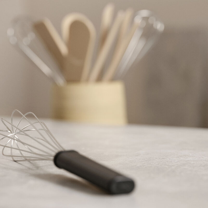 Singles Whisk