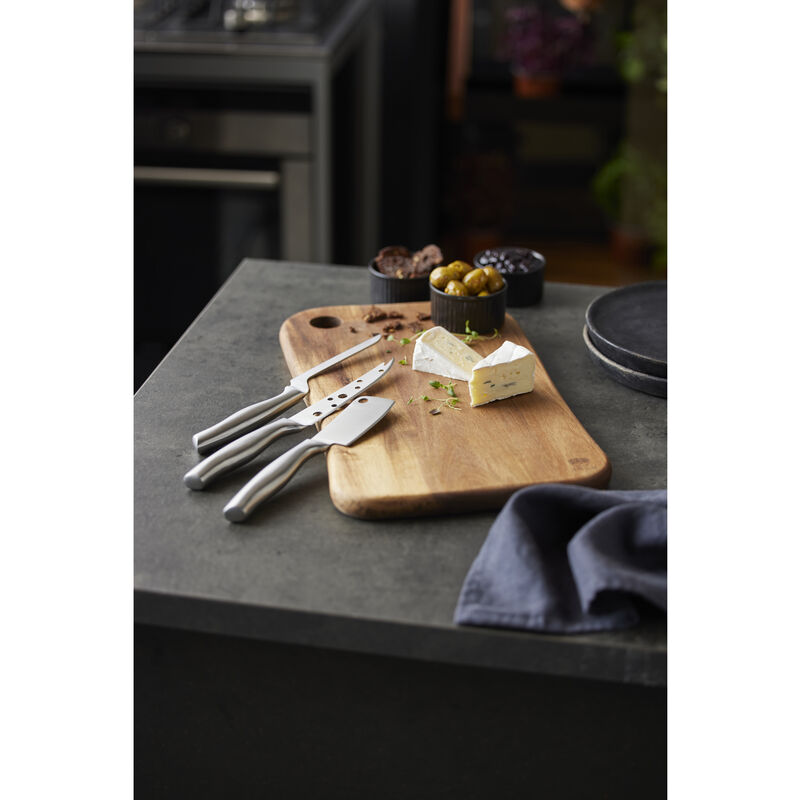 Ostebrett med tre kniver Ostebrett med tre kniver