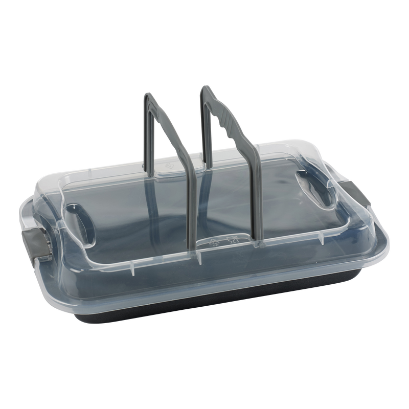 Roasting dish with lid