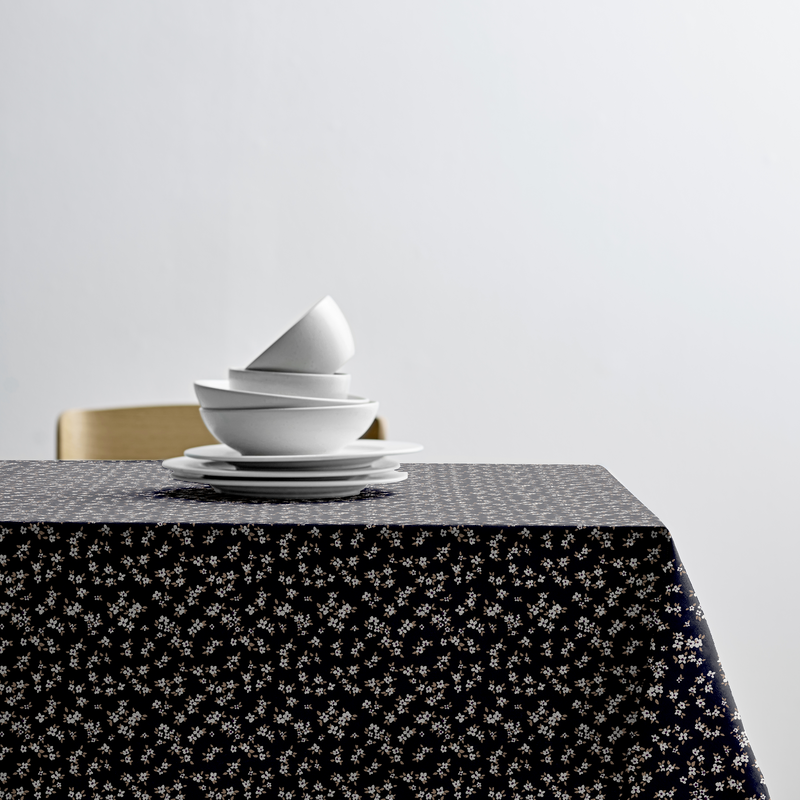 Painter's Garden Acrylic tablecloth w. antislip Painter's Garden Acrylic tablecloth w. antislip