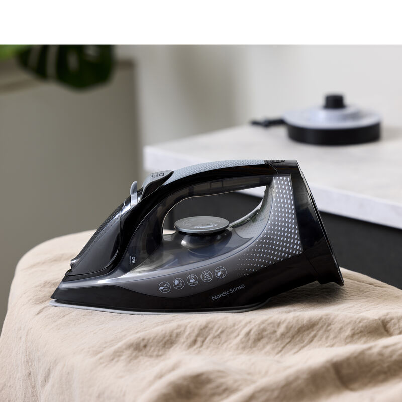 Sladdl&ouml;st &aring;ngstrykj&auml;rn 2400 watt