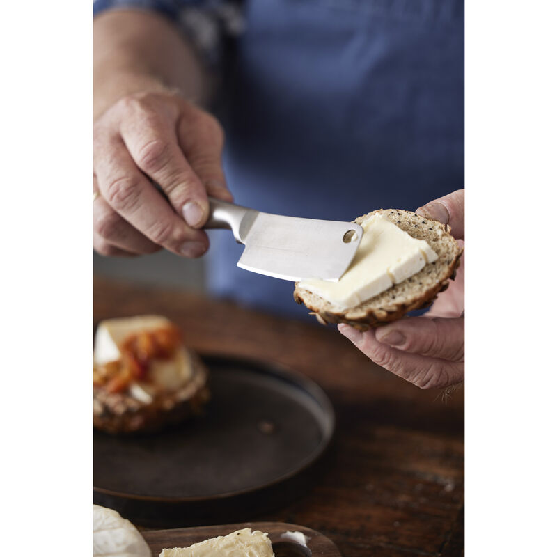 Ostebrett med tre kniver Ostebrett med tre kniver