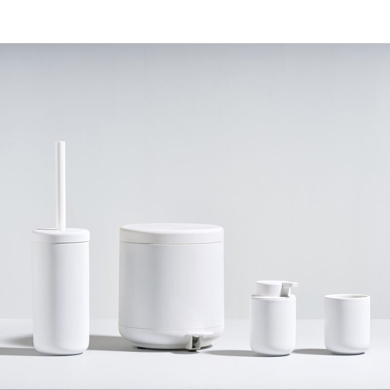 Ume Poubelle &agrave; p&eacute;dale