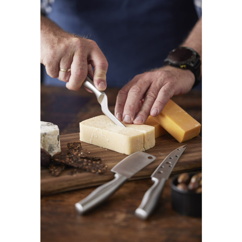 Ostebrett med tre kniver Ostebrett med tre kniver