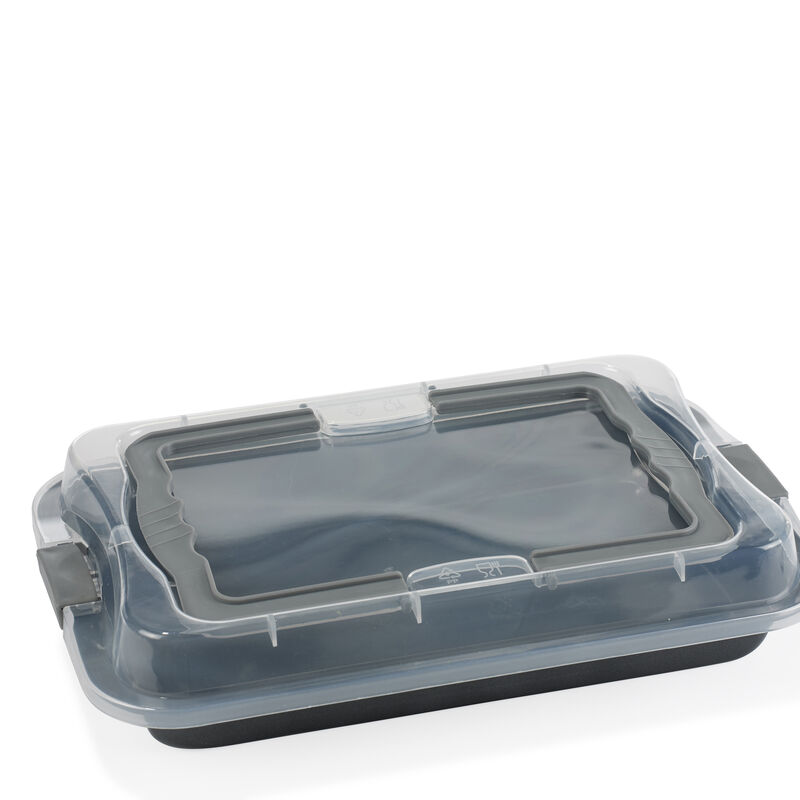 Roasting dish with lid