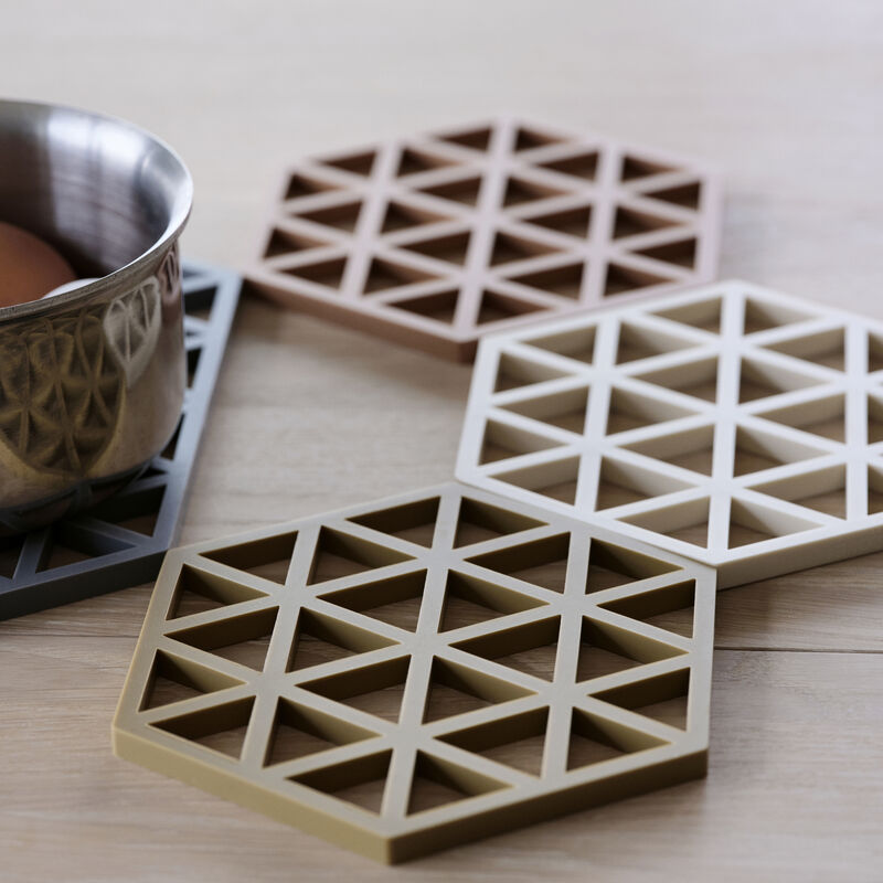 Triangles Trivet