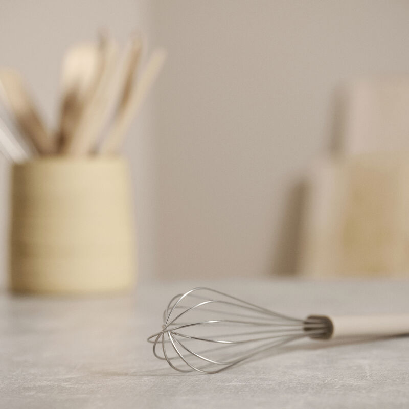 Singles Whisk